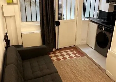 Cosy Renovated République Parigi
